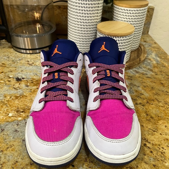 Jordan 1 size 7 - Picture 2 of 9